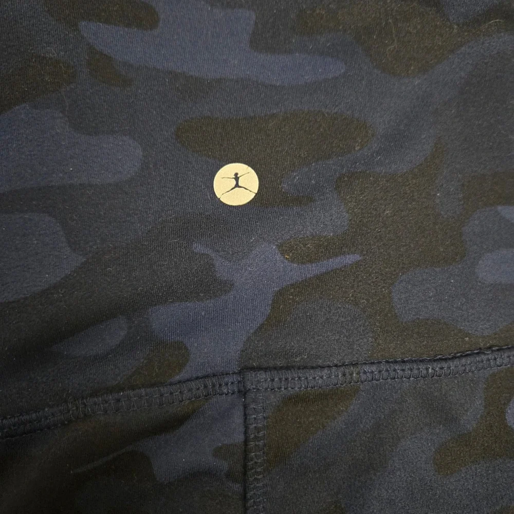 Danskin Womens Blue Camo High Rise Leggings‎ with Pockets Size Medium 9670